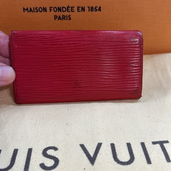100% Authentic Louis Vuitton Red Epi Leather 4 Key Cles - Picture 2 of 11